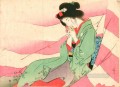 Bijin en cortina rosa y blanca 1903 Kiyokata Kaburagi japonés